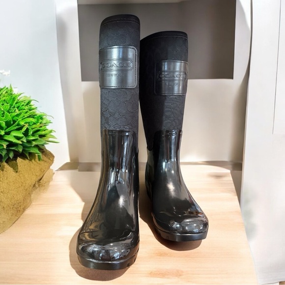 Coach New In Box Sz. 7 Pearl Monogram Signature Shiny Rubber Rain/Snow Boots NWT - Picture 8 of 14